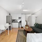 Super Central Studio Near Train And Buss