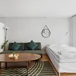 Super Central Studio Near Train And Buss