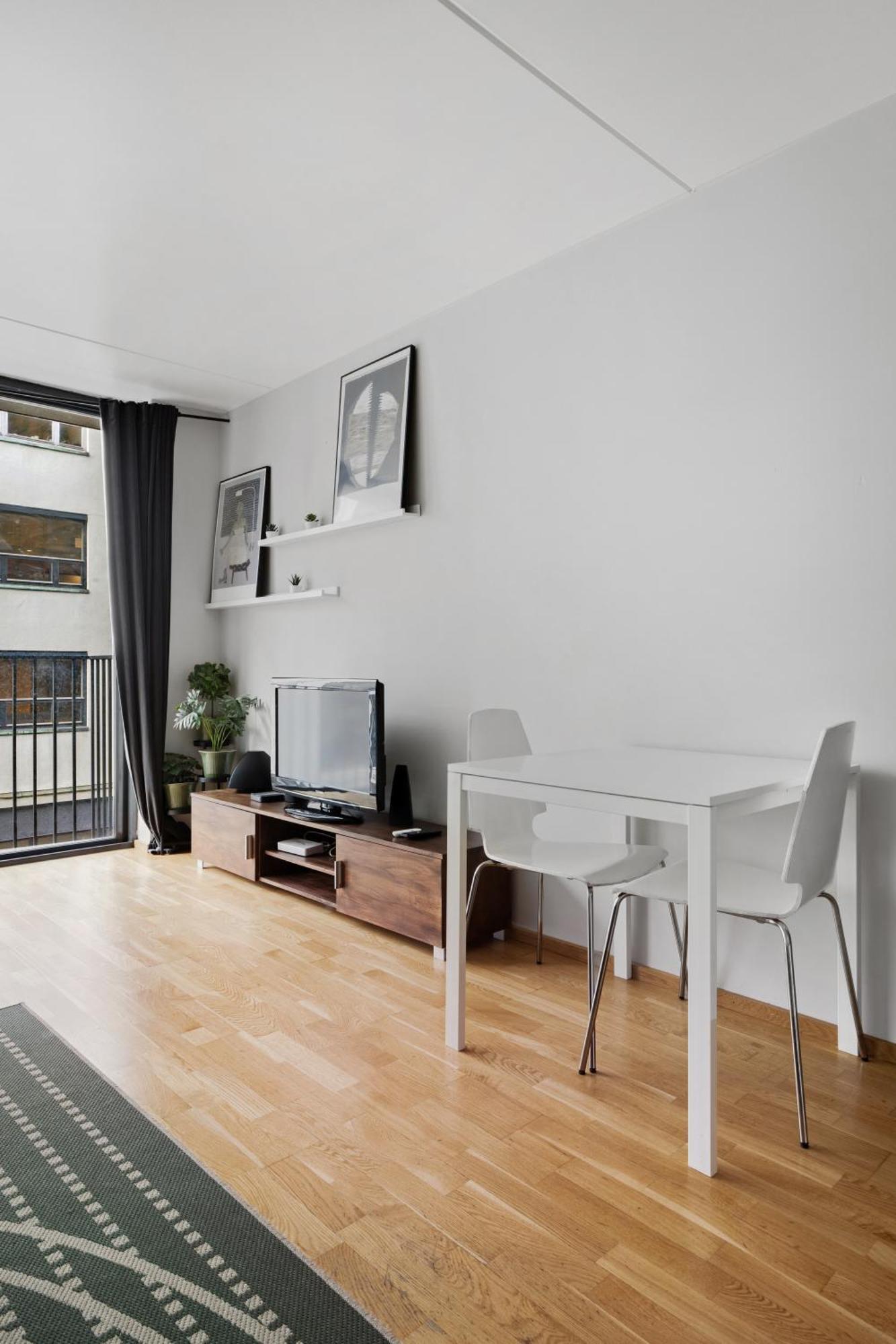 Super Near Train And Buss Apartamento