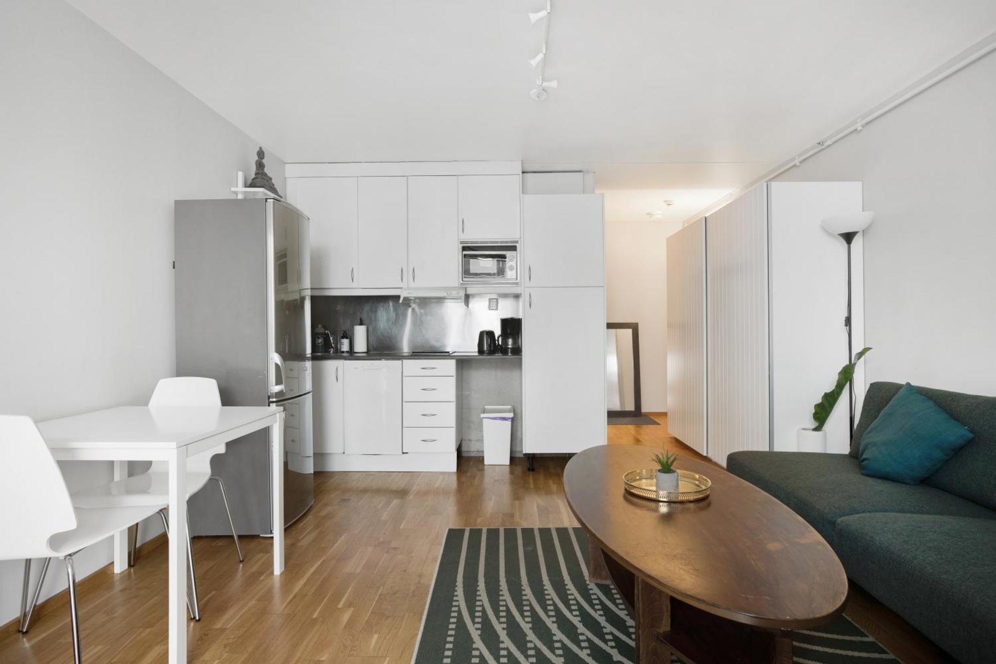 Super Near Train And Buss Apartamento